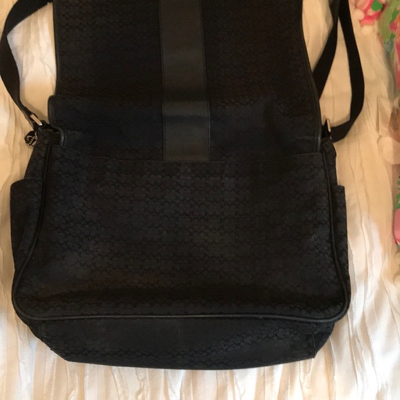 Classic Coach Messenger Cross Body Bag - Picture 3 of 7